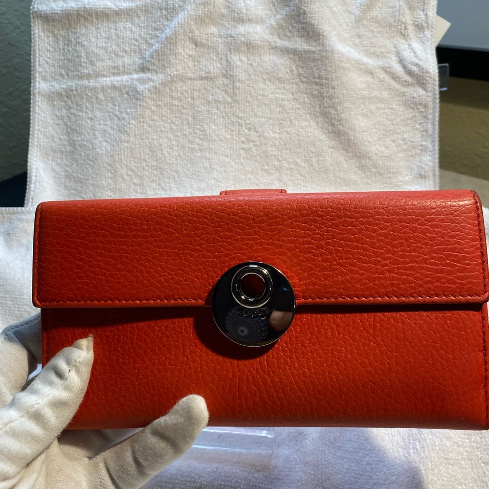 Gucci authentic pre owned reddish/orange pebble leather long wallet -